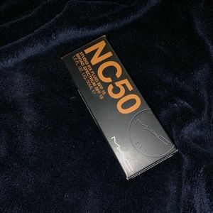 NIB Mac Studio Fix Fluid nc50